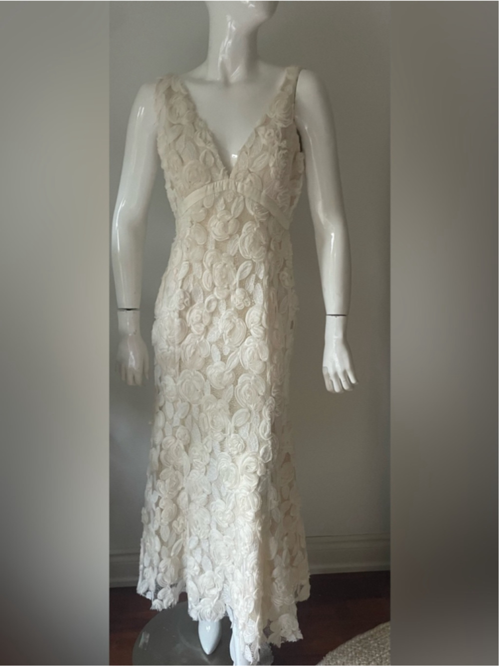 Sleeveless V-Neck Lace Midi Dress in Cream Cream 3D Floral - Picture 4 of 11